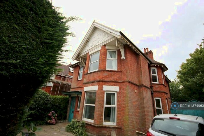 8 Bedroom Detached House To Rent In Talbot Road, Bournemouth, BH9
