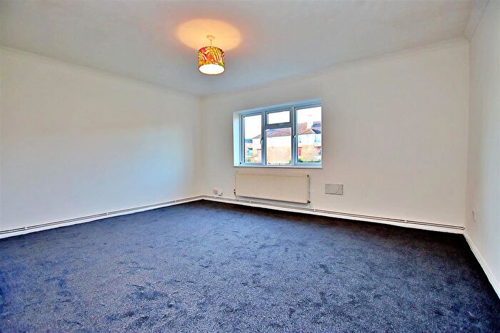 1 Bedroom Flat For Sale In Tempsford Avenue, Borehamwood, WD6