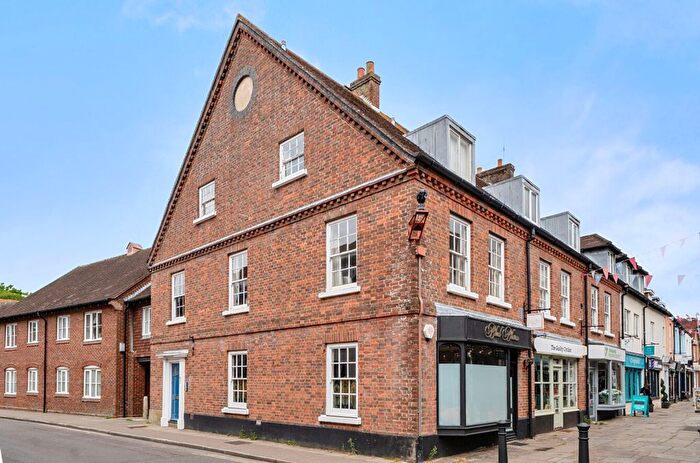 3 Bedroom Flat For Sale In Chapel Street, Chichester, PO19