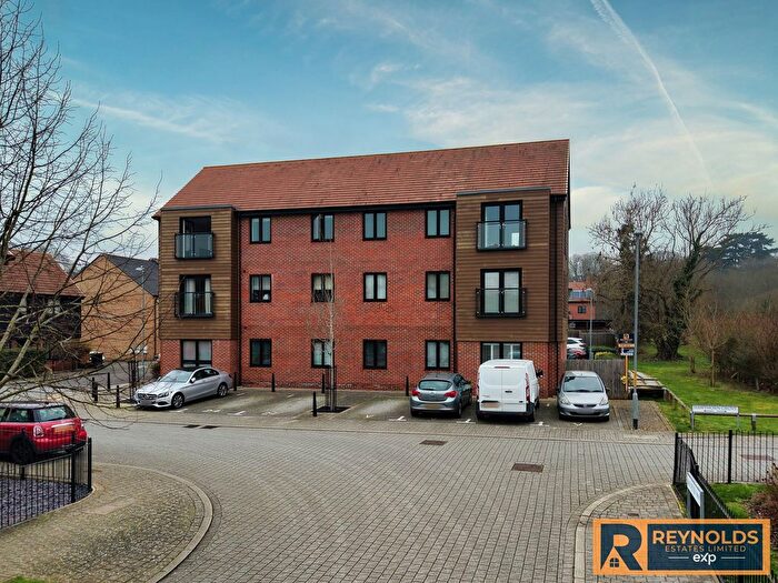 2 Bedroom Flat For Sale In Rowan Street, Leybourne Chase, West Malling, Kent, ME19
