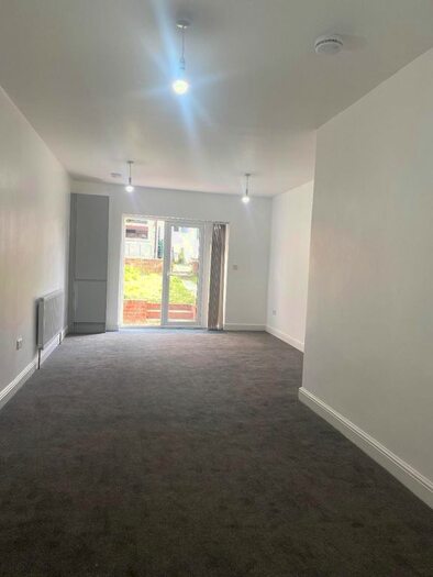 1 Bedroom Flat To Rent In Mandeville Road, Northolt, UB5