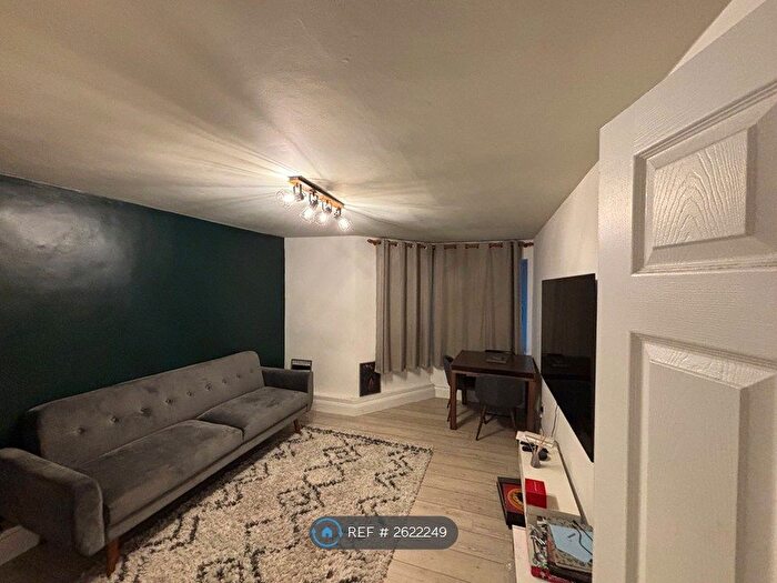 1 Bedroom Flat To Rent In Central Hill, Upper Norwood, SE19