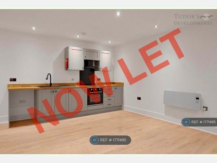 2 Bedroom Flat To Rent In Tudor House, Brighouse, HD6