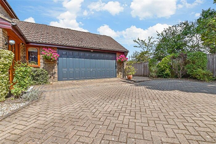 4 Bedroom Detached House For Sale In Ashford Road, High Halden, Kent, TN26