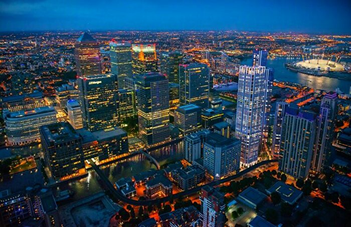 1 Bedroom Apartment For Sale In Harcourt Gardens, South Quay Plaza, E35