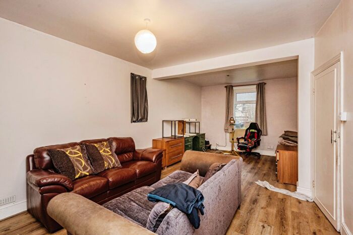 3 Bedroom End Of Terrace House For Sale In Heol Gwys, Upper Cwmtwrch, Swansea, Powys, SA9