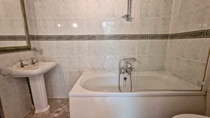2 Bedroom Apartment To Rent In Palmeira Avenue Mansions, Church Road, Hove, BN3