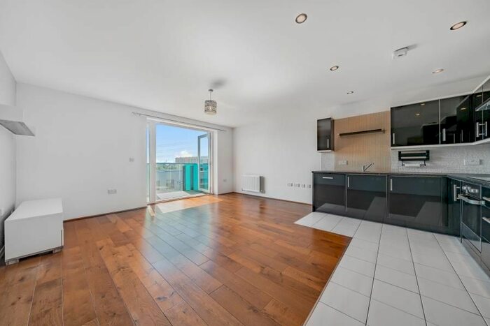 2 Bedroom Flat To Rent In Minter Road, Barking, IG11