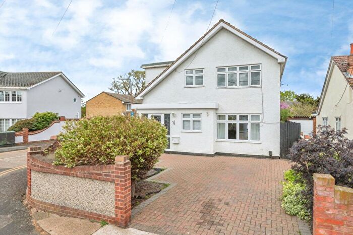 4 Bedroom Detached House For Sale In Parsonage Road, Rainham, RM13