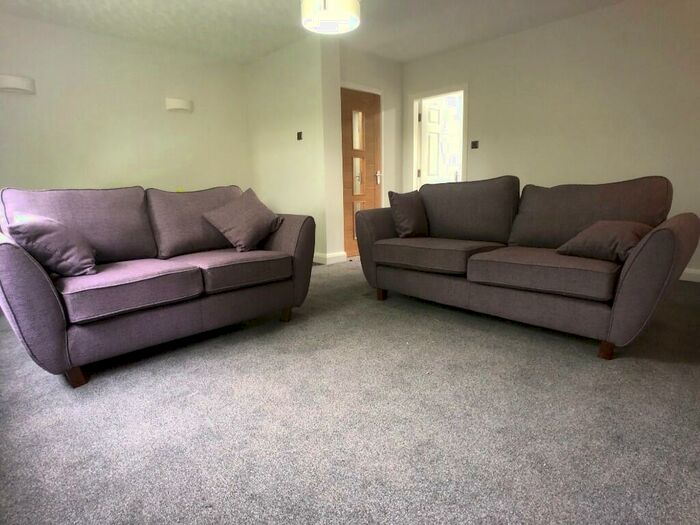 2 Bedroom Apartment To Rent In Park View Court, Leeds, West Yorkshire, LS8