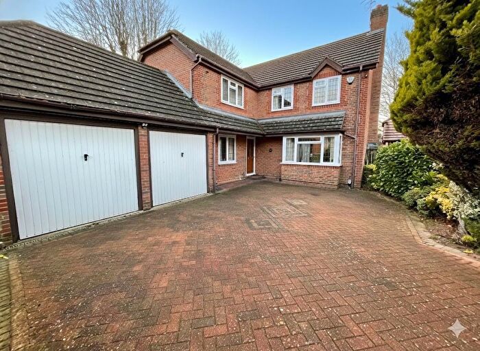 5 Bedroom Detached House For Sale In Greenside Park, Luton, Bedfordshire, LU2