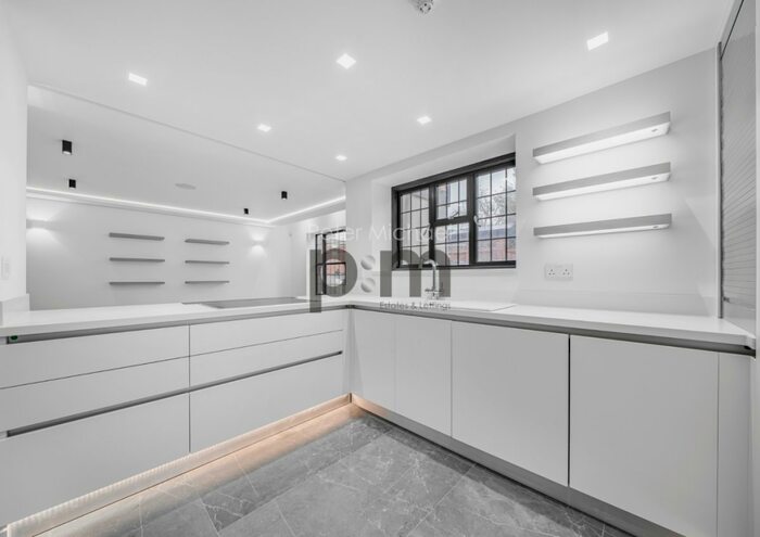 3 Bedroom Apartment To Rent In Beech Hill Avenue, Barnet, EN4