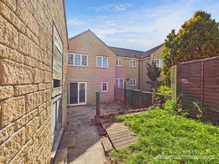3 Bedroom End Of Terrace House For Sale In Newington Close, Frome, BA11
