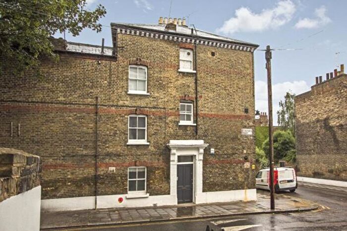 2 Bedroom Flat To Rent In St. Peter's Street, London, N1