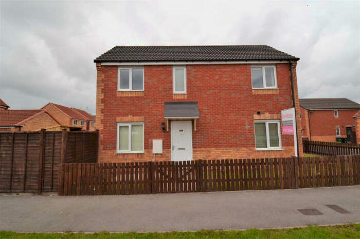 3 Bedroom Detached House To Rent In Burnham Avenue, Bradford, BD4