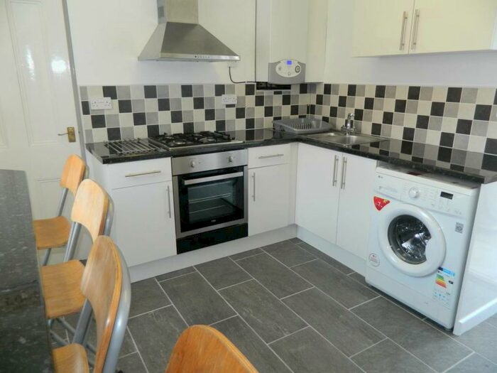 4 Bedroom House To Rent In Spencer Street, CF24