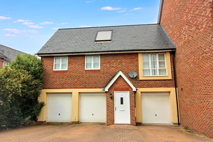 2 Bedroom Coach House To Rent In Poole Close, Aylesbury, HP21