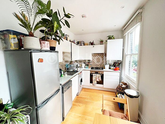 2 Bedroom Flat To Rent In Hartham Road, London, N7