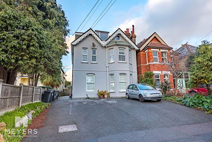 2 Bedroom Flat For Sale In Parkwood Road, Bournemouth, BH5