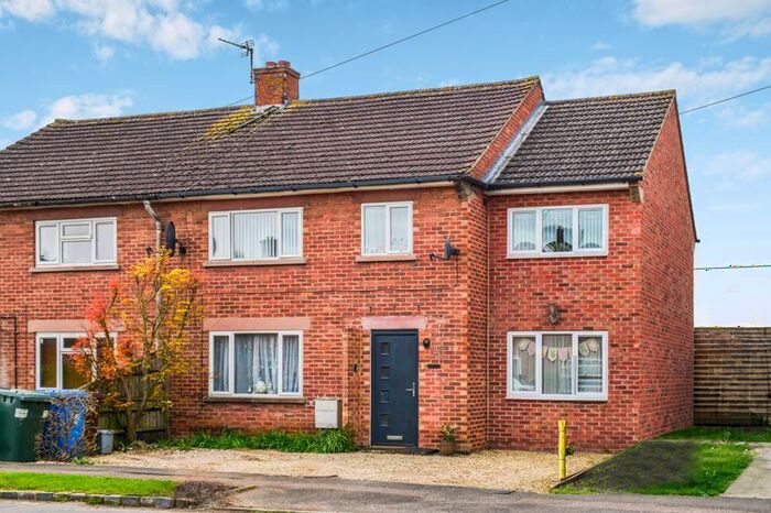 4 Bedroom Semi-Detached House To Rent In Spencer Avenue, Yarnton, Kidlington, OX5