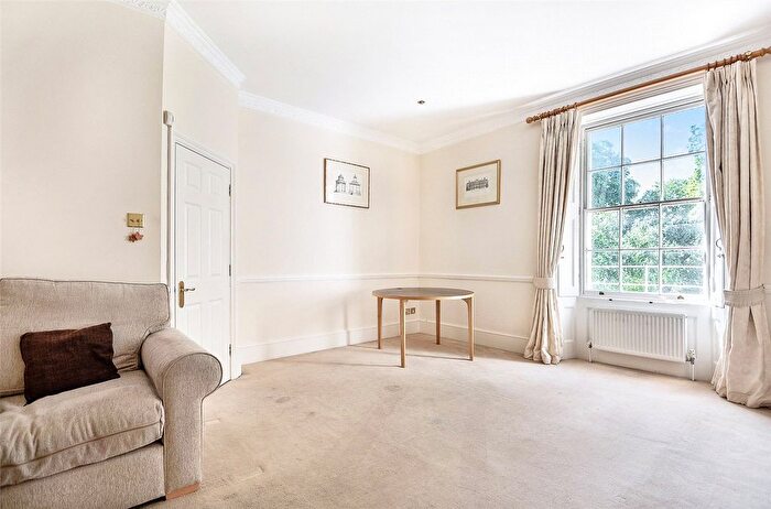 2 Bedroom Flat To Rent In Eccleston Square, London, SW1V