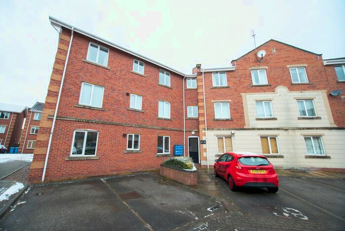 2 Bedroom Flat To Rent In Lock Keepers Court, Hull, HU9