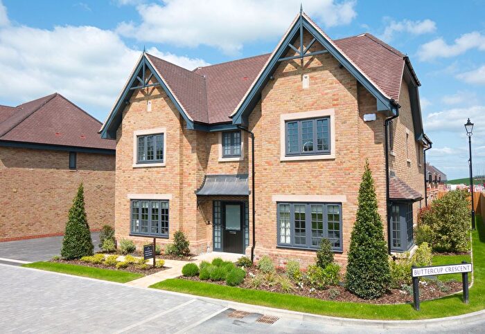 5 Bedroom Detached House For Sale In Hayfield Crescent, Aylesbury, HP17