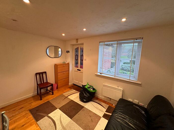 3 Bedroom Flat To Rent In Chingford, E4