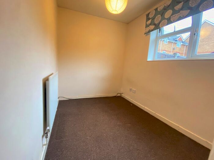1 Bedroom Flat To Rent In Feltham, TW14