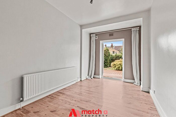 1 Bedroom Flat To Rent In St James Avenue, Ealing, London, W13