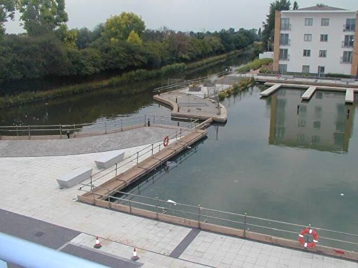 2 Bedroom Flat To Rent In Middlewich House, Taywood Road, Northolt, Middlesex, UB5