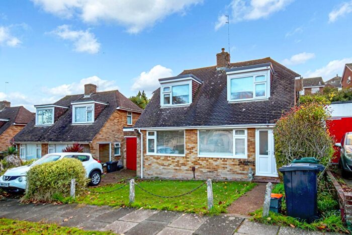 2 Bedroom Detached Bungalow To Rent In Lustrells Vale, Saltdean, BN2