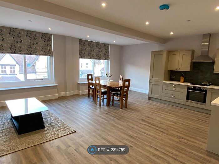 2 Bedroom Flat To Rent In Station Road, Colwyn Bay, LL29