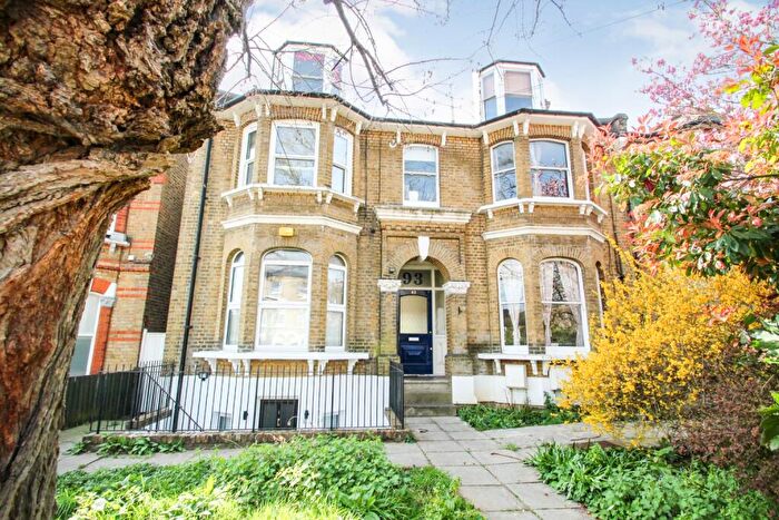 2 Bedroom Flat To Rent In Wallwood Road, Leytonstone, London, E11