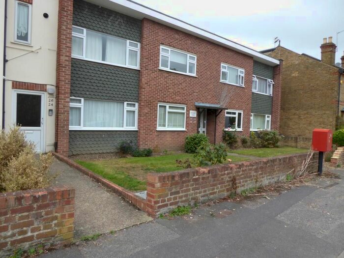 1 Bedroom Flat To Rent In Budebury Road, Staines, TW18