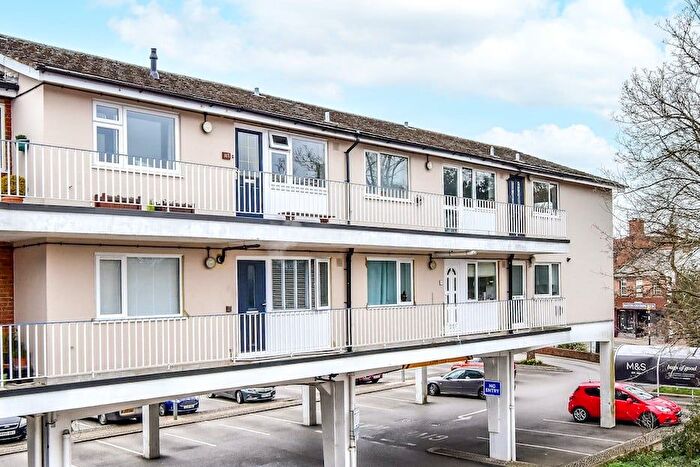 2 Bedroom Flat For Sale In High Street, Chalfont St Peter, Gerrards Cross, SL9