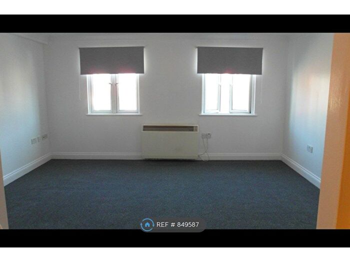 1 Bedroom Flat To Rent In Copthall House, Aldershot, GU11