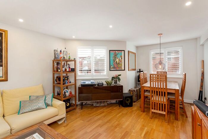 1 Bedroom Flat To Rent In Amberley Place, Windsor, SL4