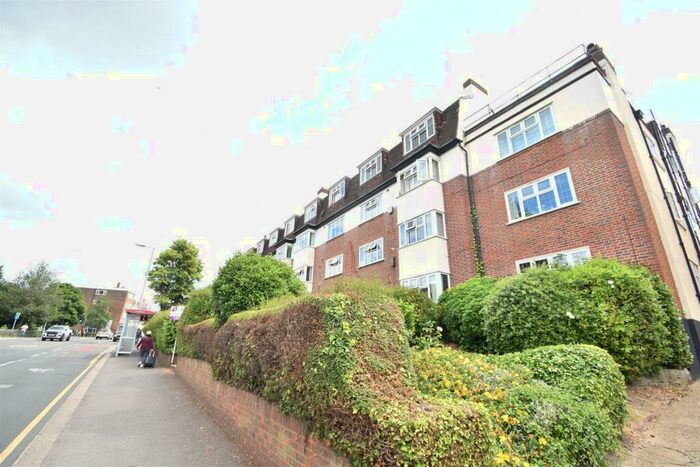1 Bedroom Flat To Rent In Wentworth Court, Surbiton, KT6