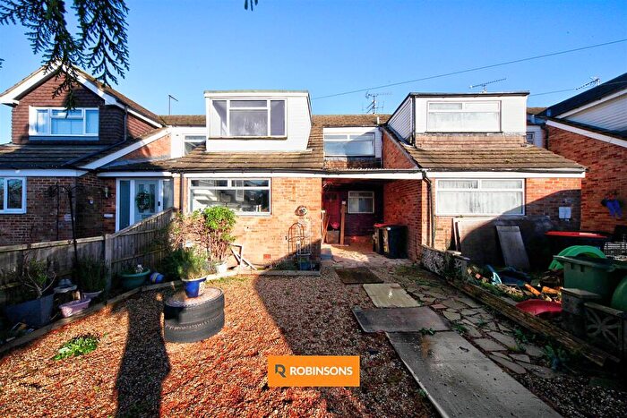 3 Bedroom Terraced House For Sale In Churchill Road, Dunstable, LU6