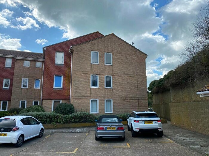 2 Bedroom Flat To Rent In Claremont Road, Seaford, East Sussex, BN25