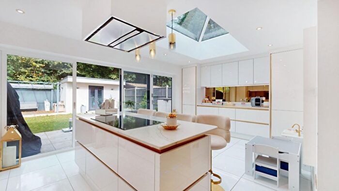 4 Bedroom Detached House For Sale In Linden Avenue, Ruislip, HA4