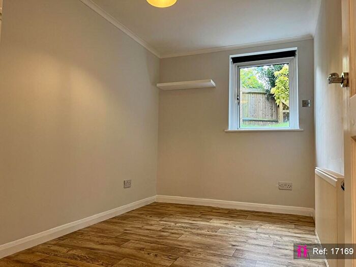 2 Bedroom Apartment To Rent In Belvedere Road, London, SE19