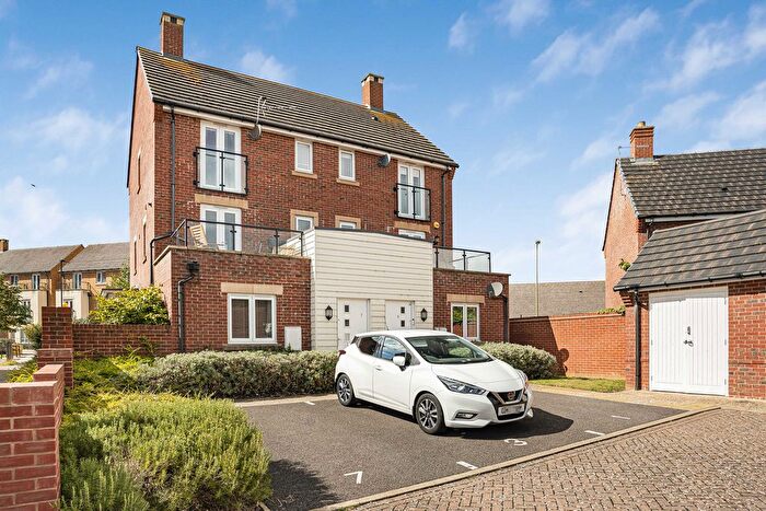 2 Bedroom Flat For Sale In Blackthorn Road, Didcot, OX11