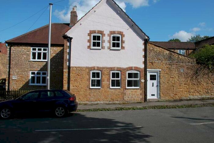 3 Bedroom Cottage To Rent In South Street, Castle Cary, BA7