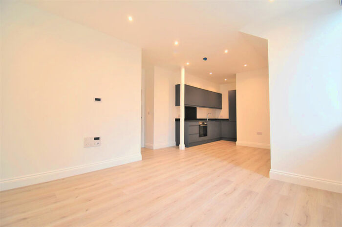 1 Bedroom Apartment To Rent In Lodge Lane, London, N12