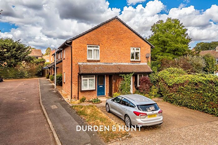 1 Bedroom Semi-detached House For Sale In Hereward Green, Loughton, IG10