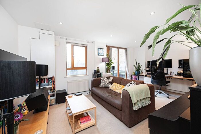 1 Bedroom Flat For Sale In Wolverley Street, Bethnal Green, London, E2