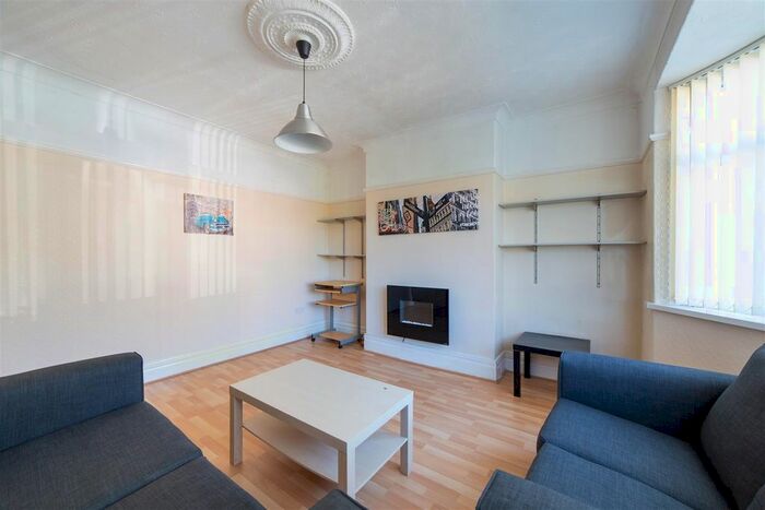 2 Bedroom Flat To Rent In Ferndene Grove, High Heaton, NE7