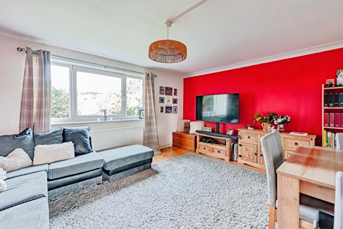2 Bedroom Apartment For Sale In Ridgeway Road, Redhill, RH1